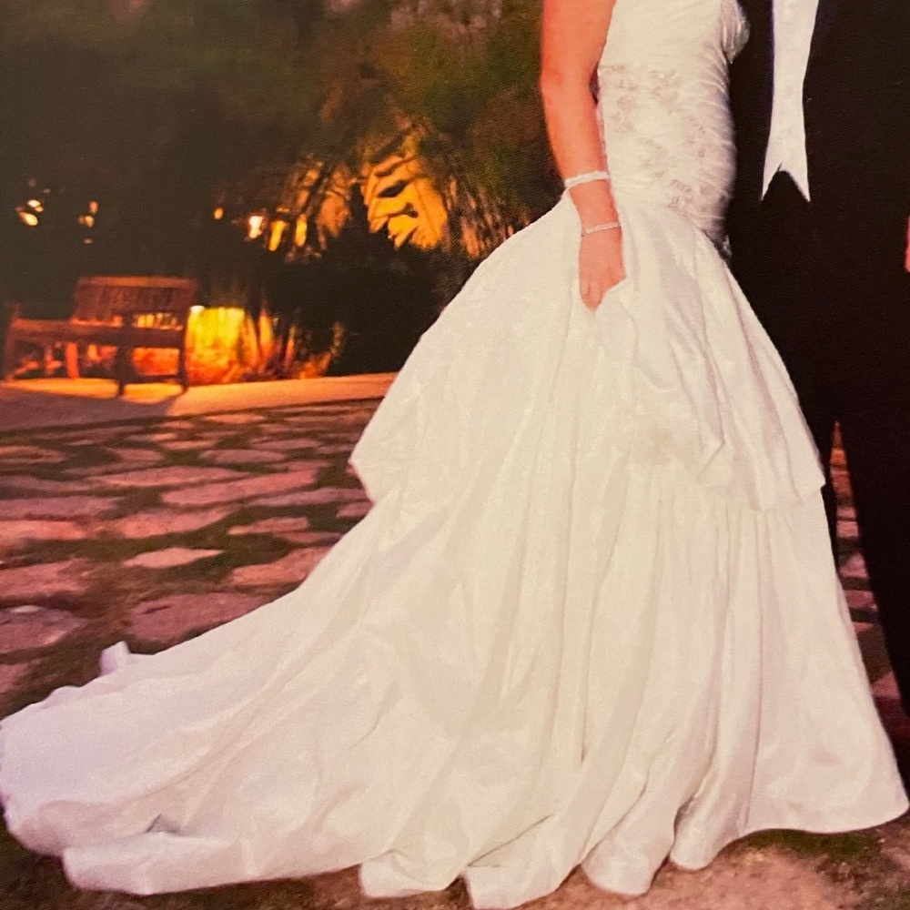 Ines do Santo Ivory “Madeline” Wedding Gown Size 12 (6). Ballon Fit and Flare. - Picture 8 of 11
